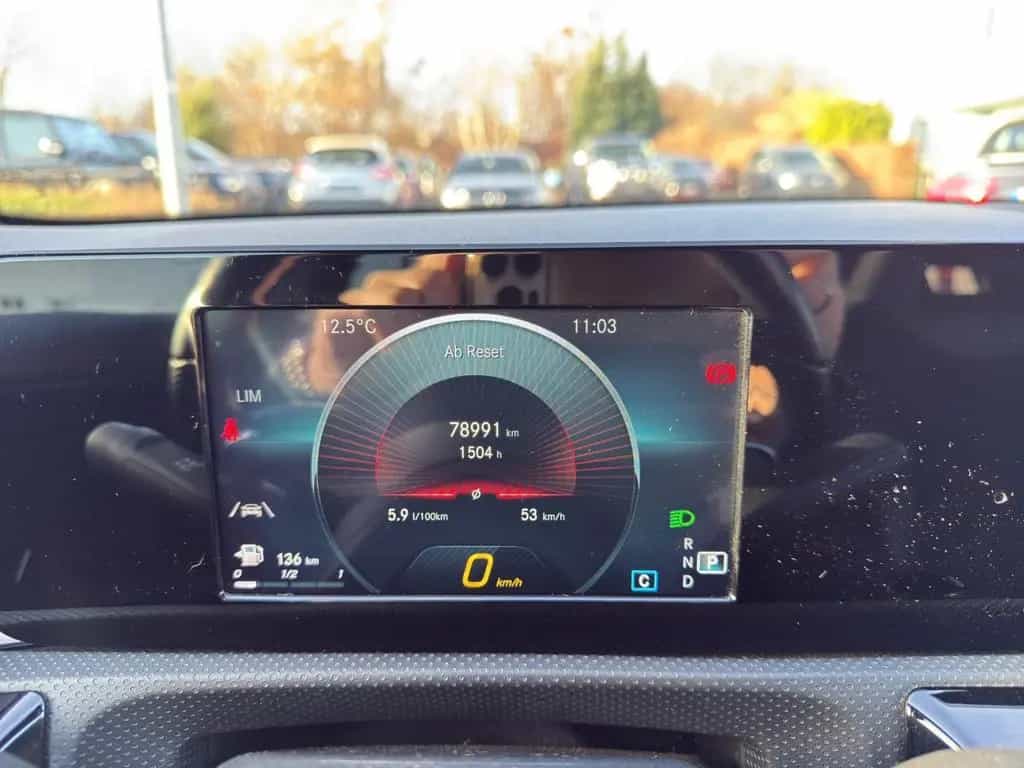 Mercedes-Benz A-Class 180 AMG LED Alcantara Navi Garantie 04/2019-photo-14