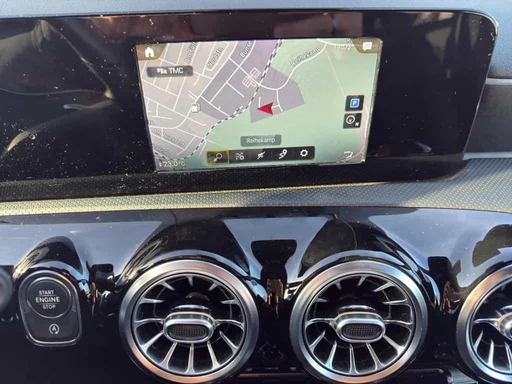 Mercedes-Benz A-Class 180 AMG LED Alcantara Navi Garantie 04/2019-photo-17