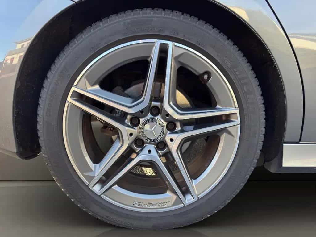 Mercedes-Benz A-Class 180 AMG LED Alcantara Navi Garantie 04/2019-photo-22