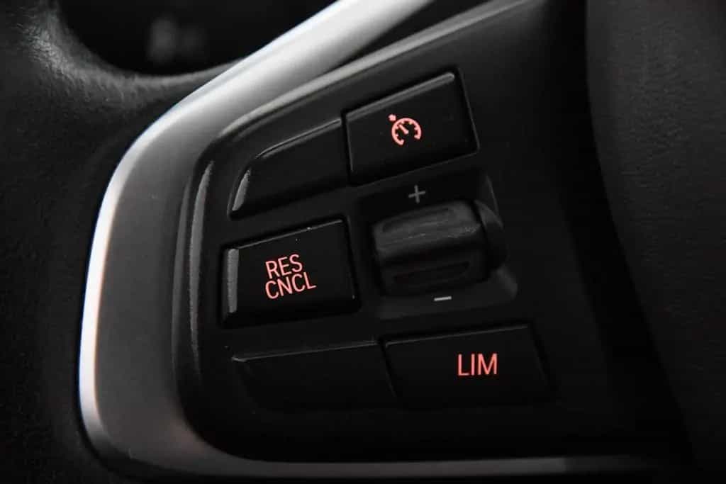 BMW X1 sDrive18i A xLine  *1.Hand*Leder*Navi*SHZ* 11/2021-photo-11