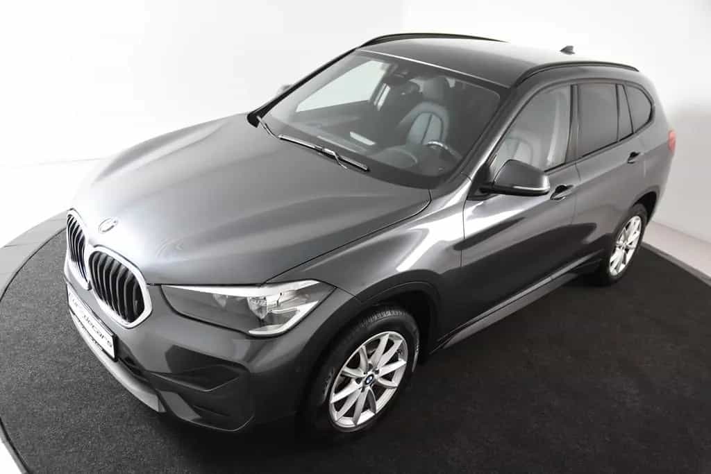 BMW X1 sDrive18i A xLine  *1.Hand*Leder*Navi*SHZ* 11/2021-photo-3