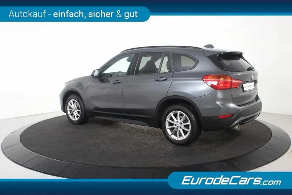 BMW X1 sDrive18i A xLine  *1.Hand*Leder*Navi*SHZ* 11/2021-photo-5