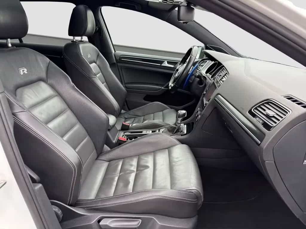 Volkswagen Golf 05/2016-photo-11