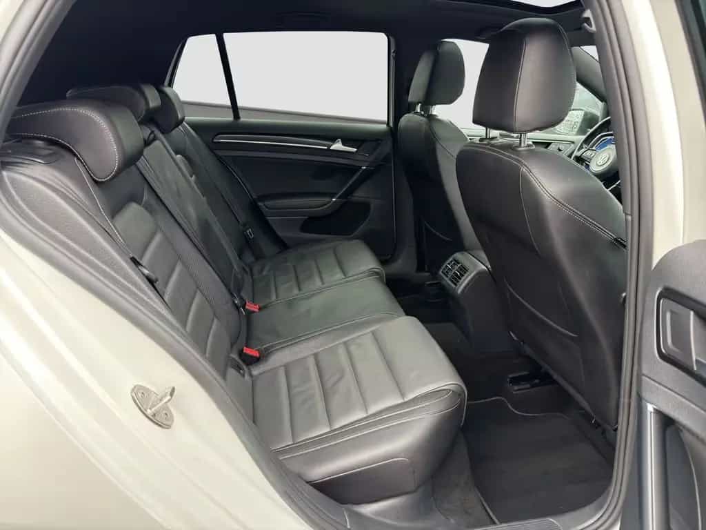 Volkswagen Golf 05/2016-photo-14
