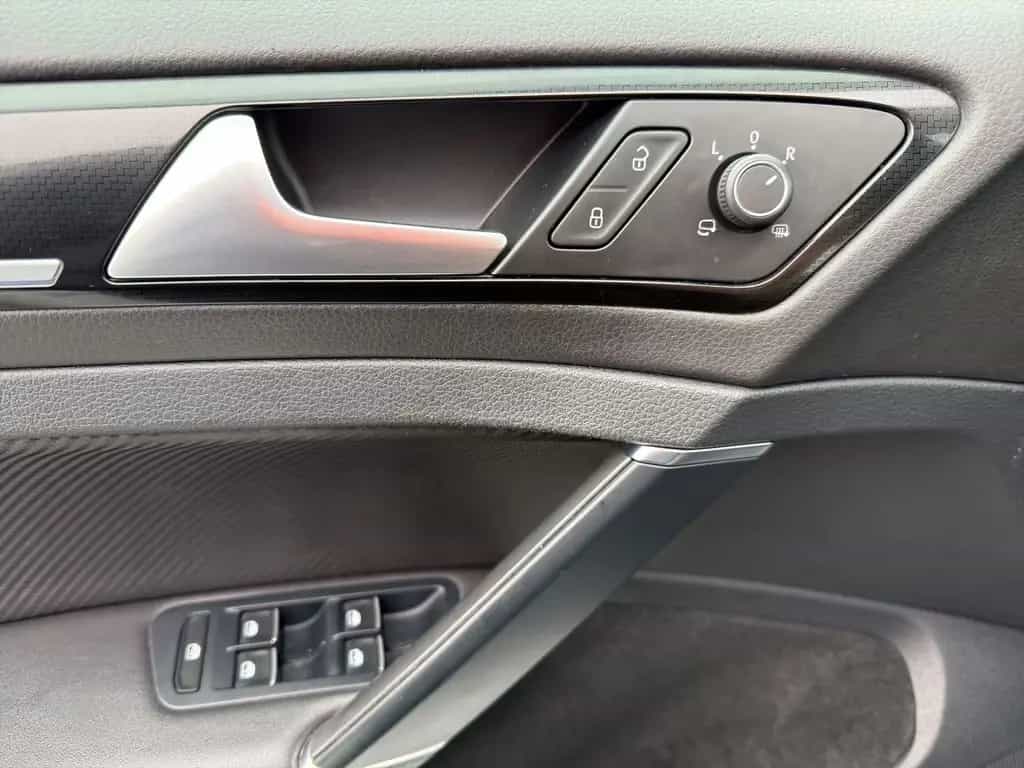 Volkswagen Golf 05/2016-photo-22