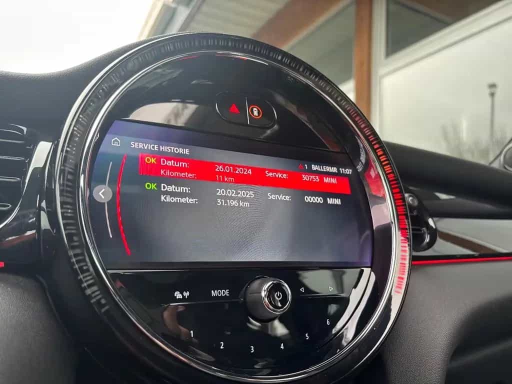 MINI John Cooper Works Essential Trim Pano Harman 03/2024-photo-11