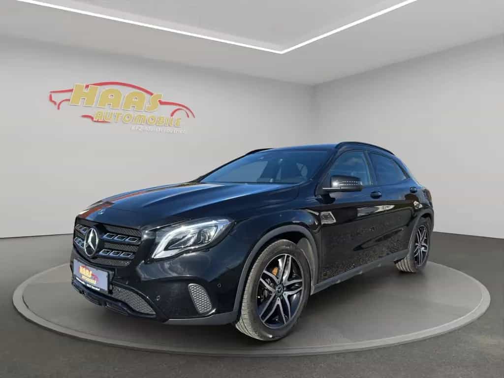 Mercedes-Benz GLA 200 *LED*Teilleder*Navi* 10/2018-photo-0