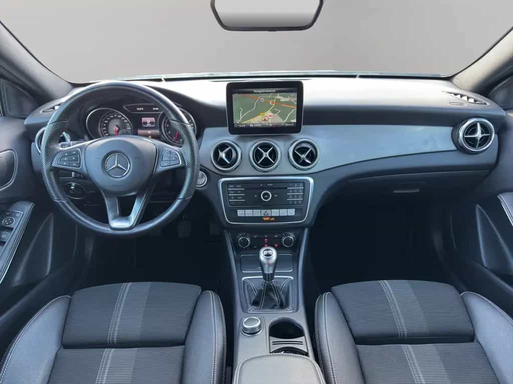 Mercedes-Benz GLA 200 *LED*Teilleder*Navi* 10/2018-photo-11