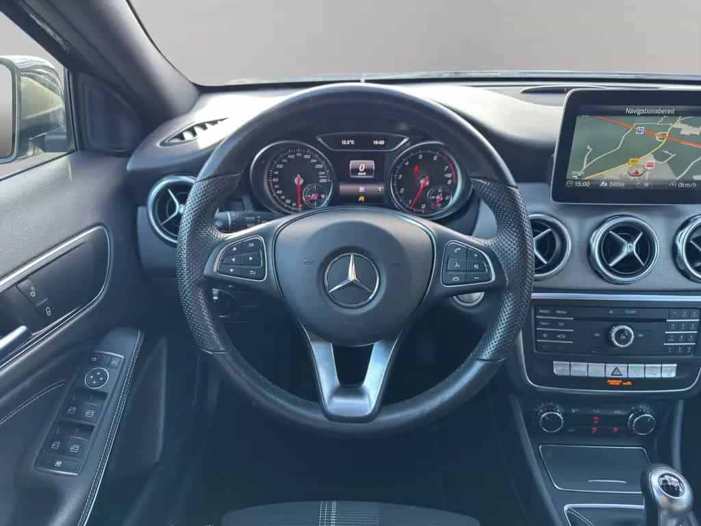 Mercedes-Benz GLA 200 *LED*Teilleder*Navi* 10/2018-photo-12