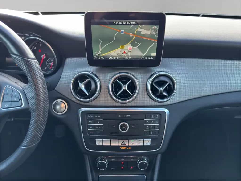 Mercedes-Benz GLA 200 *LED*Teilleder*Navi* 10/2018-photo-13