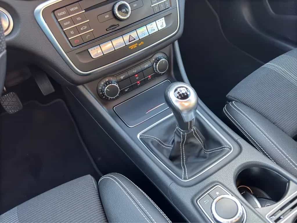 Mercedes-Benz GLA 200 *LED*Teilleder*Navi* 10/2018-photo-14