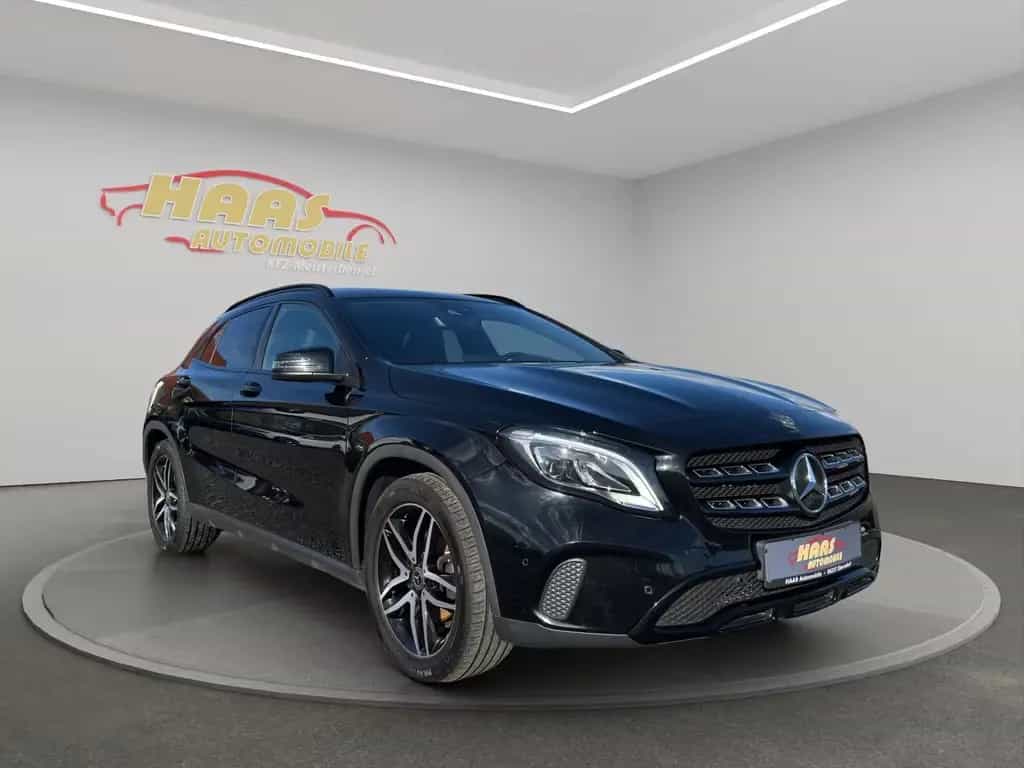 Mercedes-Benz GLA 200 *LED*Teilleder*Navi* 10/2018-photo-2