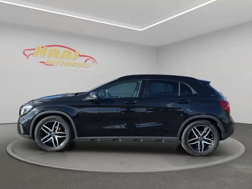 Mercedes-Benz GLA 200 *LED*Teilleder*Navi* 10/2018-photo-3