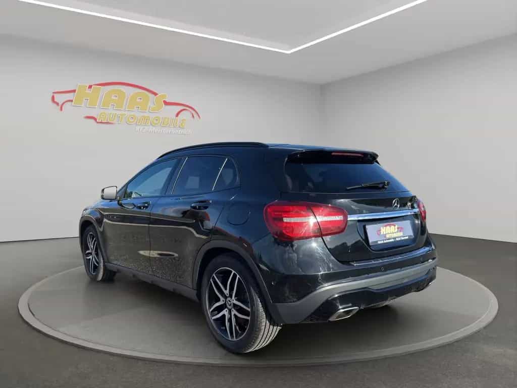 Mercedes-Benz GLA 200 *LED*Teilleder*Navi* 10/2018-photo-5