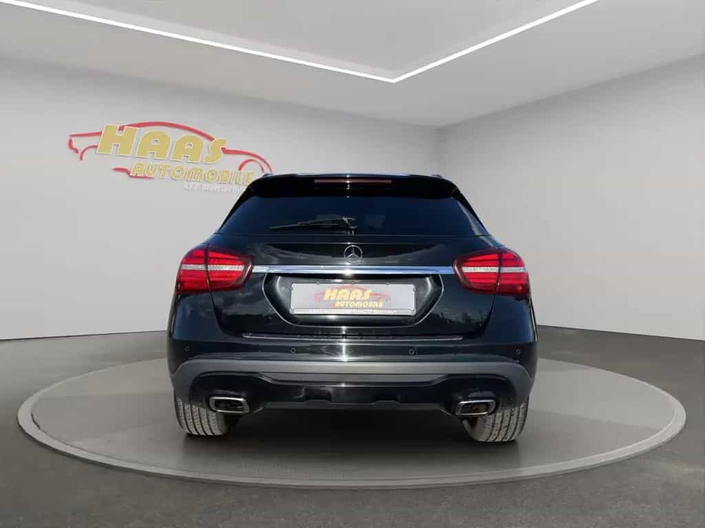 Mercedes-Benz GLA 200 *LED*Teilleder*Navi* 10/2018-photo-6