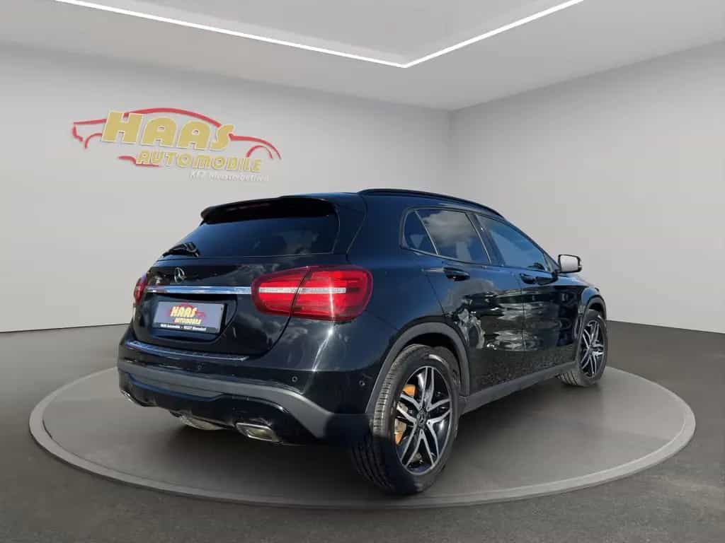 Mercedes-Benz GLA 200 *LED*Teilleder*Navi* 10/2018-photo-7