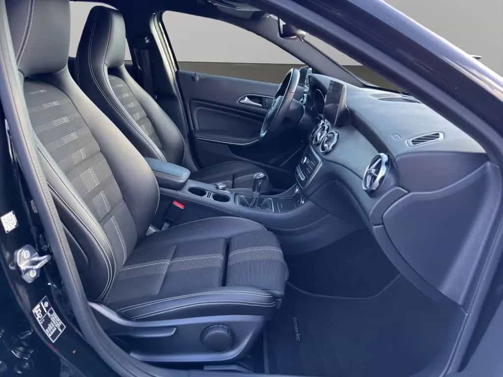 Mercedes-Benz GLA 200 *LED*Teilleder*Navi* 10/2018-photo-9