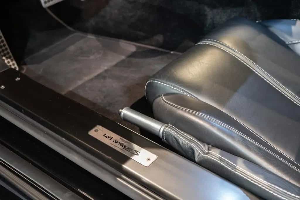 Aston Martin V12 Vantage 6.0 S 573ch 06/2015-photo-10