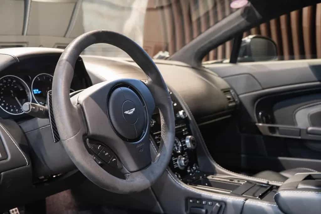 Aston Martin V12 Vantage 6.0 S 573ch 06/2015-photo-11