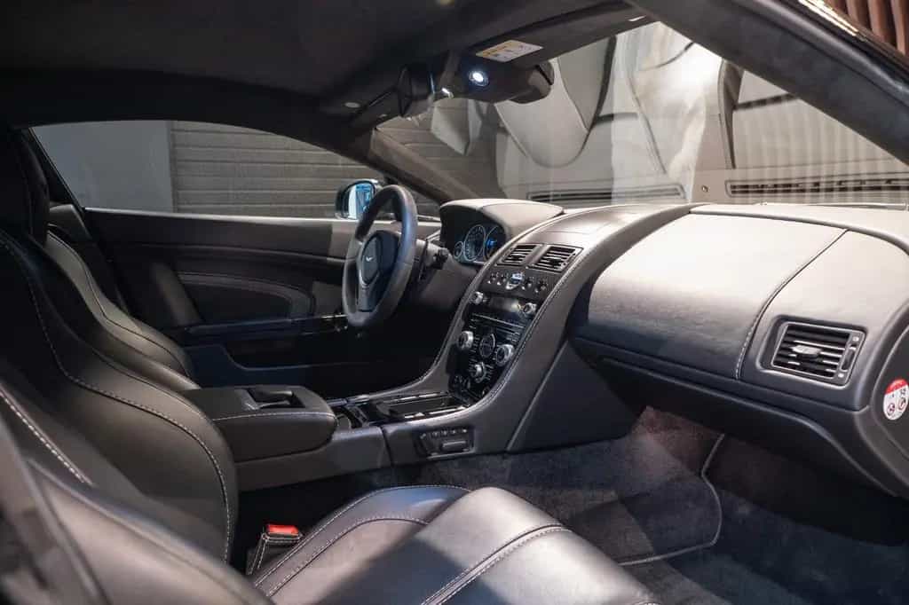 Aston Martin V12 Vantage 6.0 S 573ch 06/2015-photo-14