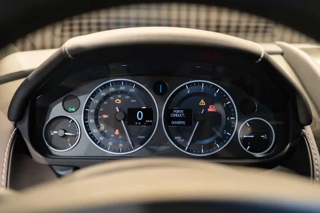 Aston Martin V12 Vantage 6.0 S 573ch 06/2015-photo-15