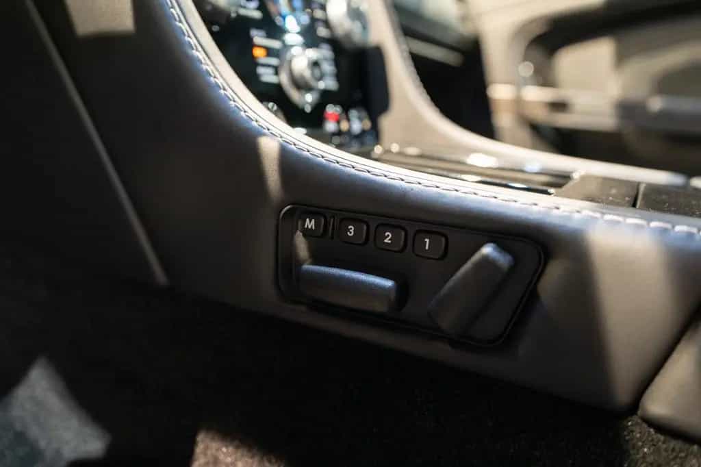 Aston Martin V12 Vantage 6.0 S 573ch 06/2015-photo-22