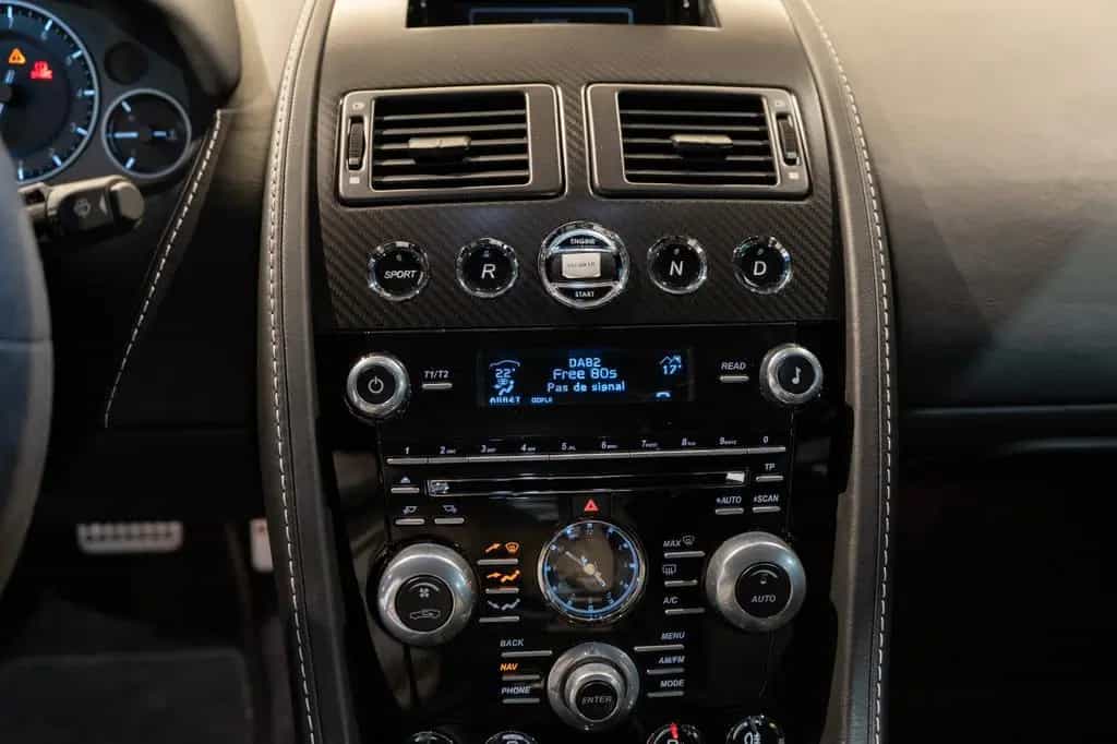 Aston Martin V12 Vantage 6.0 S 573ch 06/2015-photo-23