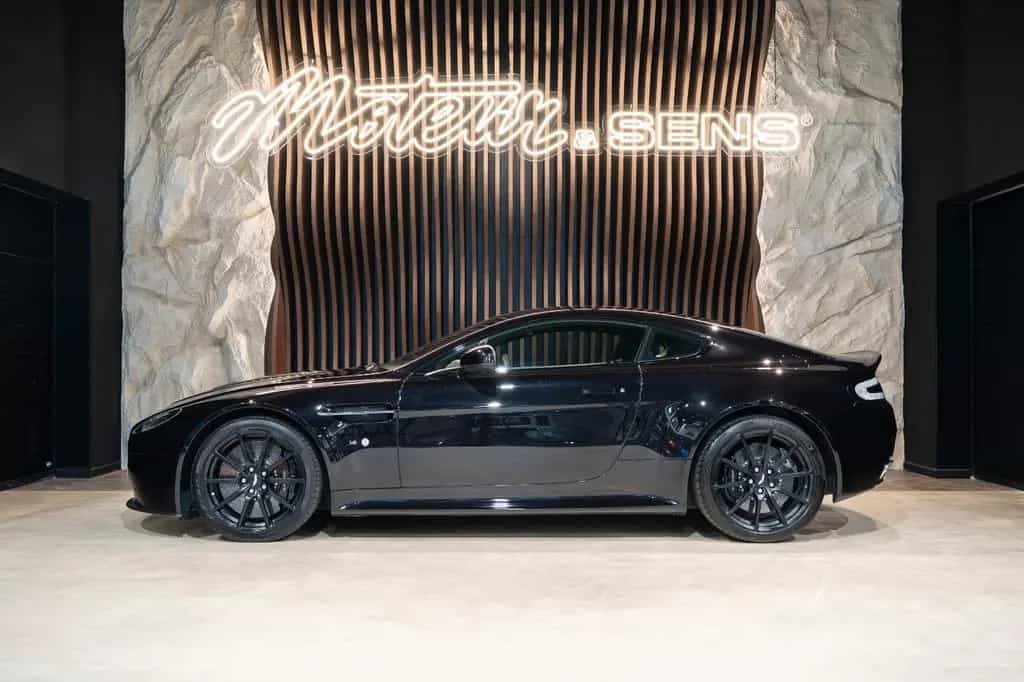 Aston Martin V12 Vantage 6.0 S 573ch 06/2015-photo-4