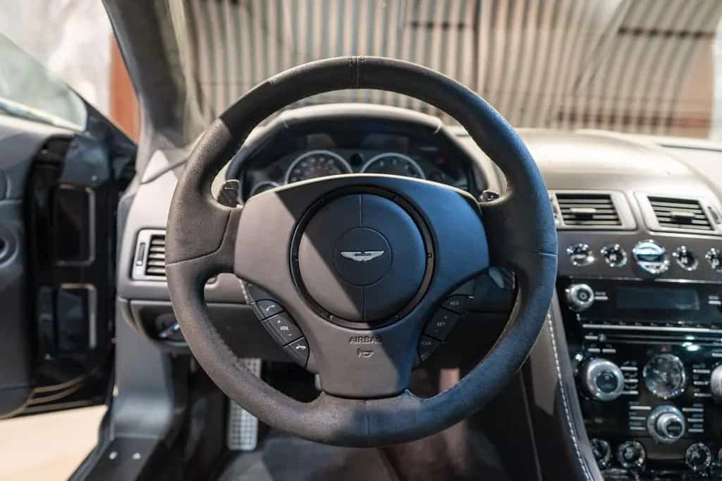 Aston Martin V12 Vantage 6.0 S 573ch 06/2015-photo-5