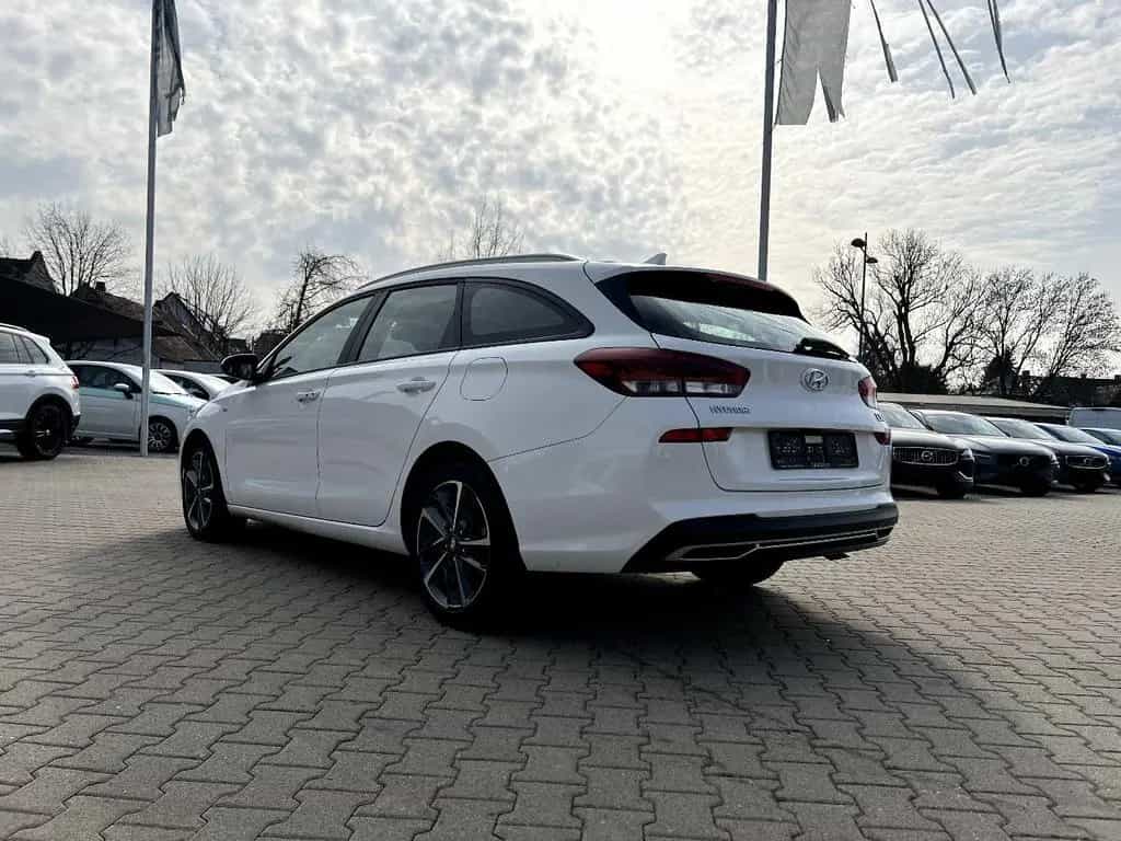 Hyundai i30 cw 1.5 T-GDI Trend *LED Navi Sitzh. Kamera* 11/2022-photo-1
