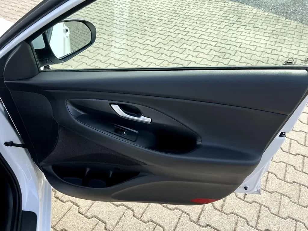 Hyundai i30 cw 1.5 T-GDI Trend *LED Navi Sitzh. Kamera* 11/2022-photo-18