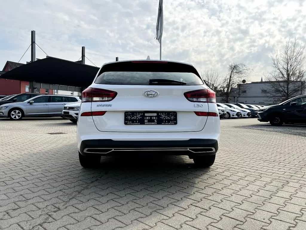 Hyundai i30 cw 1.5 T-GDI Trend *LED Navi Sitzh. Kamera* 11/2022-photo-2