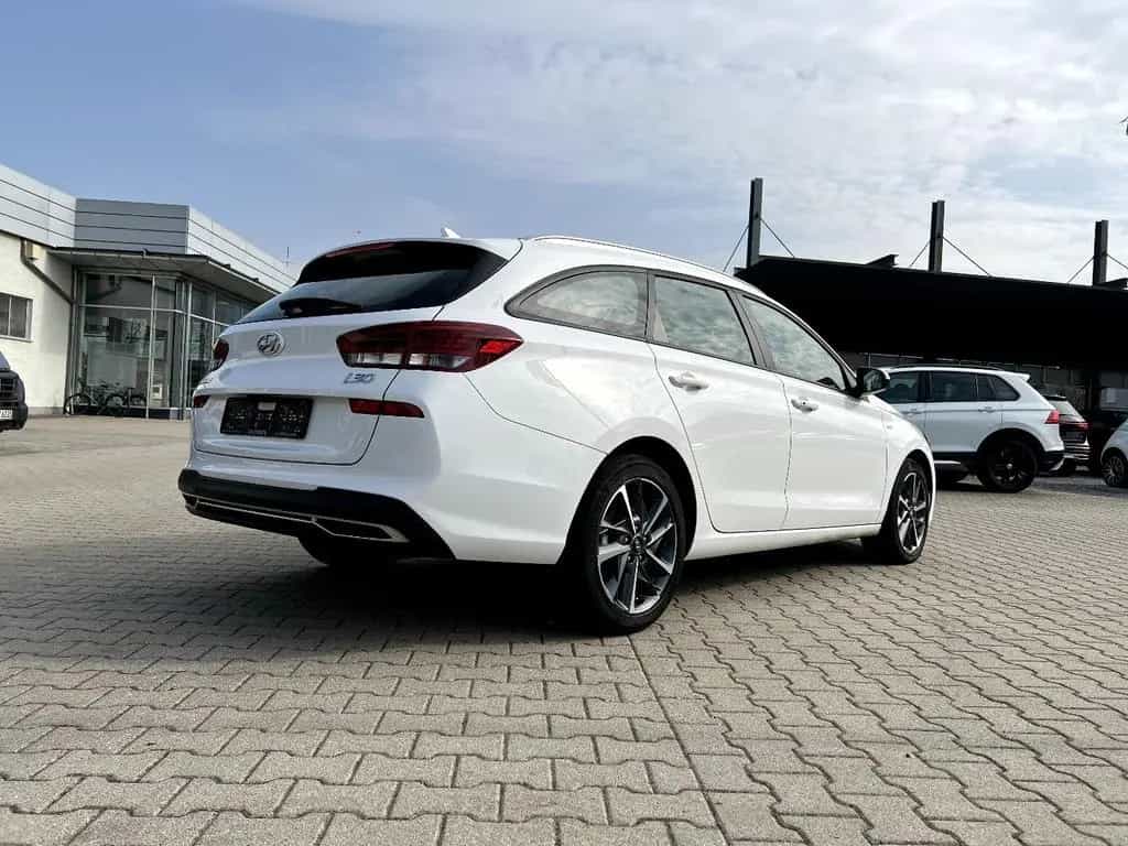 Hyundai i30 cw 1.5 T-GDI Trend *LED Navi Sitzh. Kamera* 11/2022-photo-3