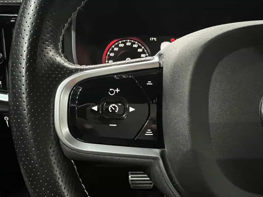 Volvo V90 Kombi R- Design 5*JAHRE GARANTIE|LEDER|NAVI 06/2019-photo-24