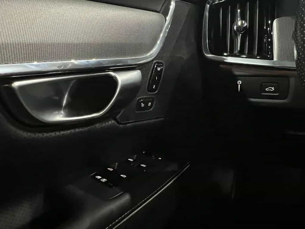 Volvo V90 Kombi R- Design 5*JAHRE GARANTIE|LEDER|NAVI 06/2019-photo-26