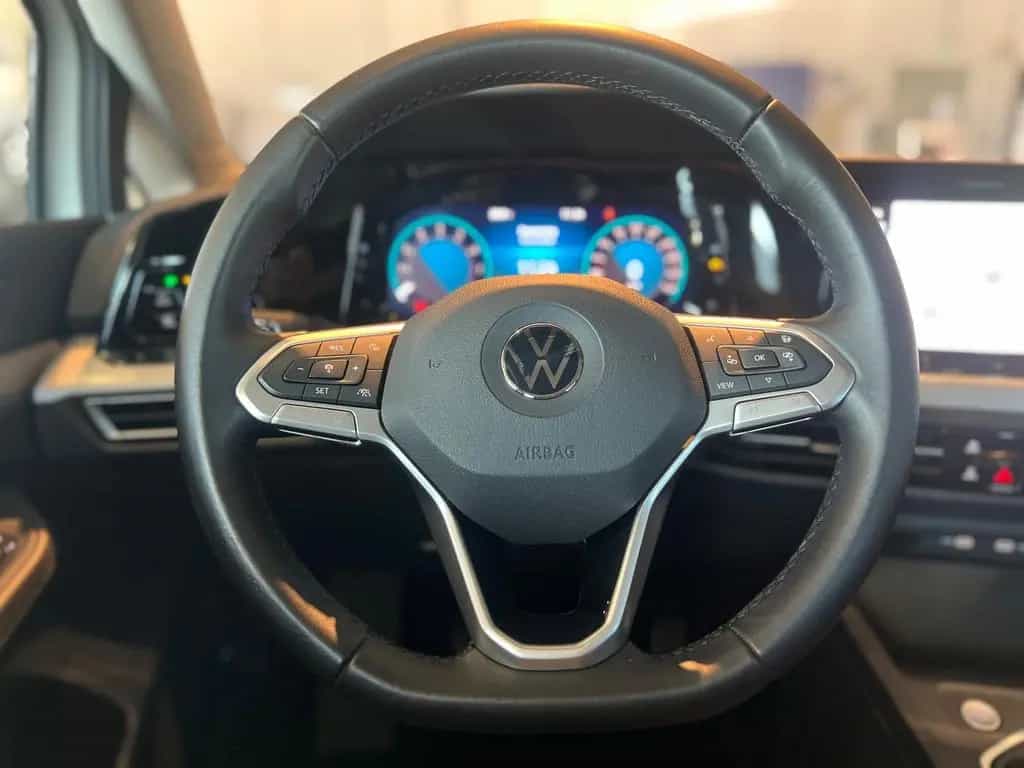 Volkswagen Golf VIII Lim. Life/KAMERA/TEMPOMAT/NAVI/SHZ 01/2023-photo-14