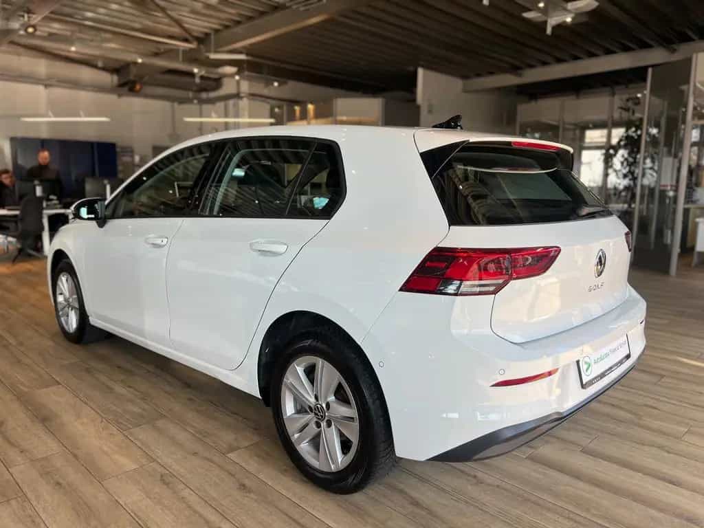 Volkswagen Golf VIII Lim. Life/KAMERA/TEMPOMAT/NAVI/SHZ 01/2023-photo-6