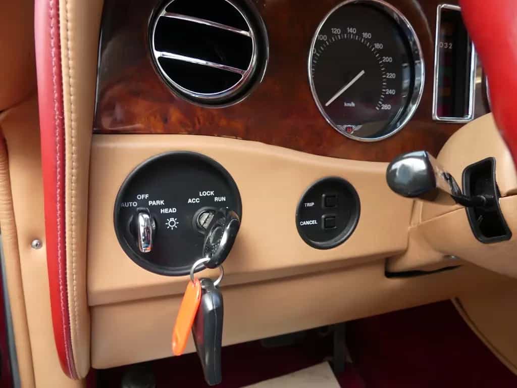 Bentley Azure , deutsche Auslieferung 2. Hand 07/1999-photo-28
