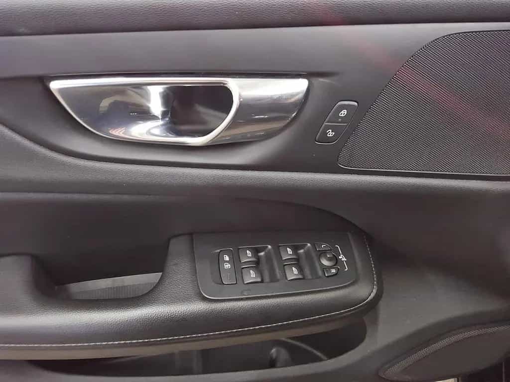 Volvo V60 B3 Momentum Navi LED RFK ACC 11/2021-photo-9