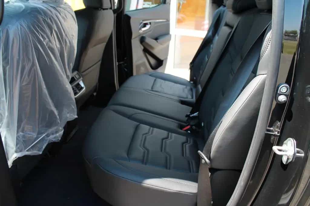 Isuzu D-Max Double Cab 4WD V-CROSS Automatik 03/2025-photo-9