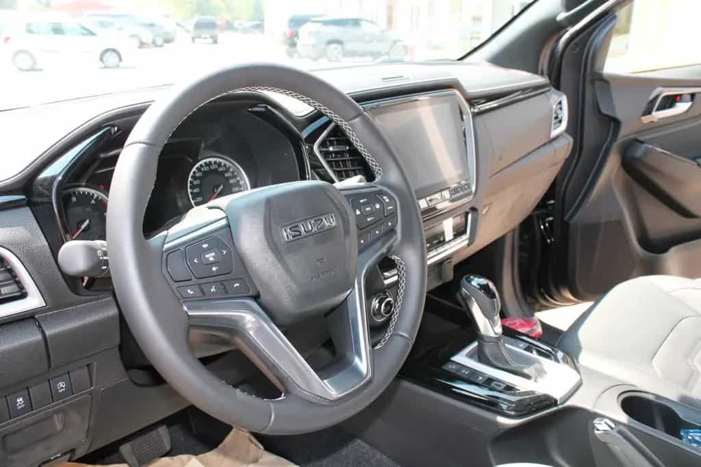 Isuzu D-Max Double Cab 4WD V-CROSS Automatik 03/2025-photo-11