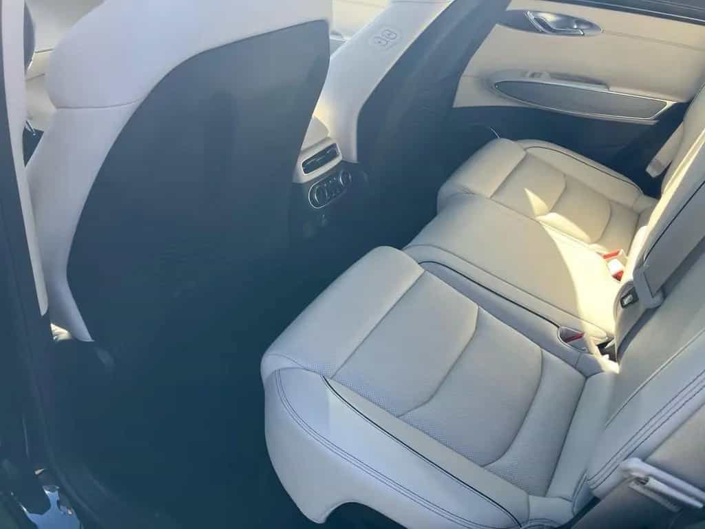 Genesis GV70 2,2L Luxury AWD vom Genesis Vertragspartner 11/2024-photo-11