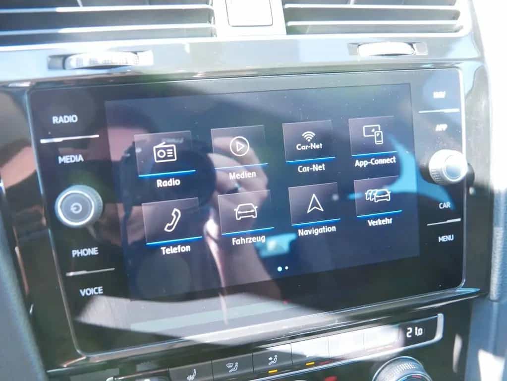 Volkswagen Golf -VII Variant 1.5 Join AHK SHZ NAVI PDC 05/2018-photo-11