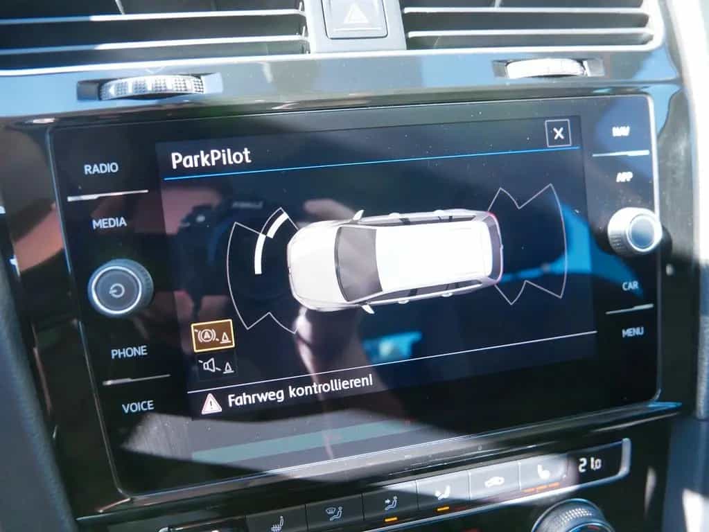 Volkswagen Golf -VII Variant 1.5 Join AHK SHZ NAVI PDC 05/2018-photo-17