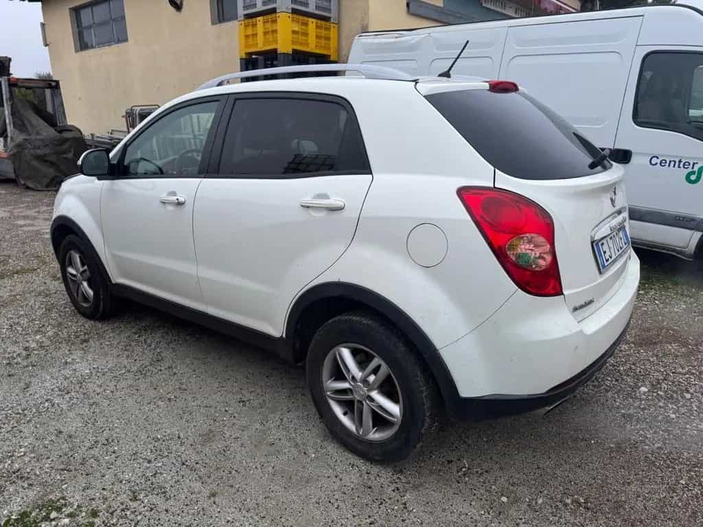 Ssangyong Korando 2.0 e-XDi 175 CV AWD AT Classy 08/2011-photo-2