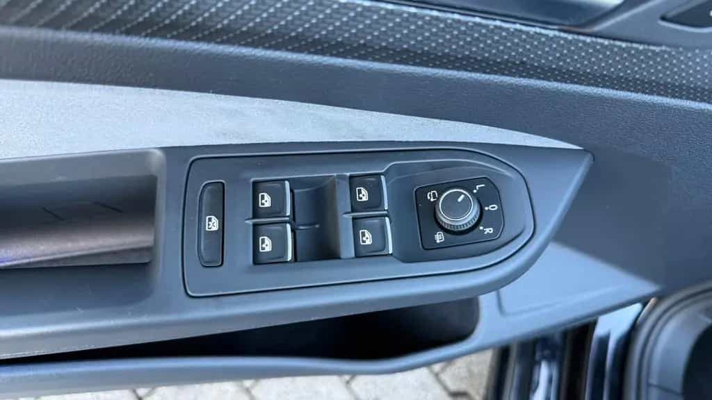 Volkswagen Golf VIII 2.0TSI R 4M LEDER+HUD+IQ-Light+ACC+H&K 08/2022-photo-19