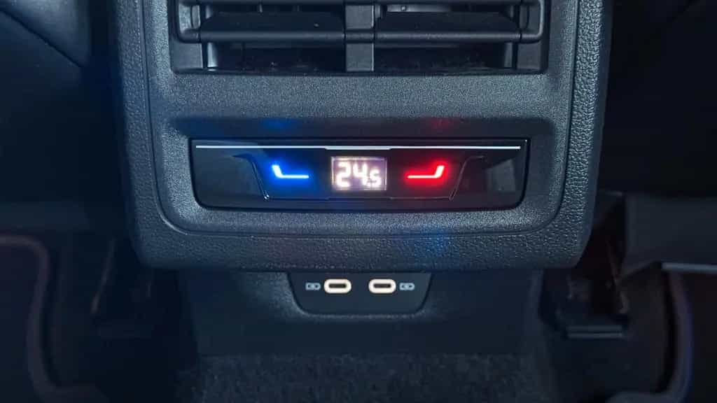 Volkswagen Golf VIII 2.0TSI R 4M LEDER+HUD+IQ-Light+ACC+H&K 08/2022-photo-21