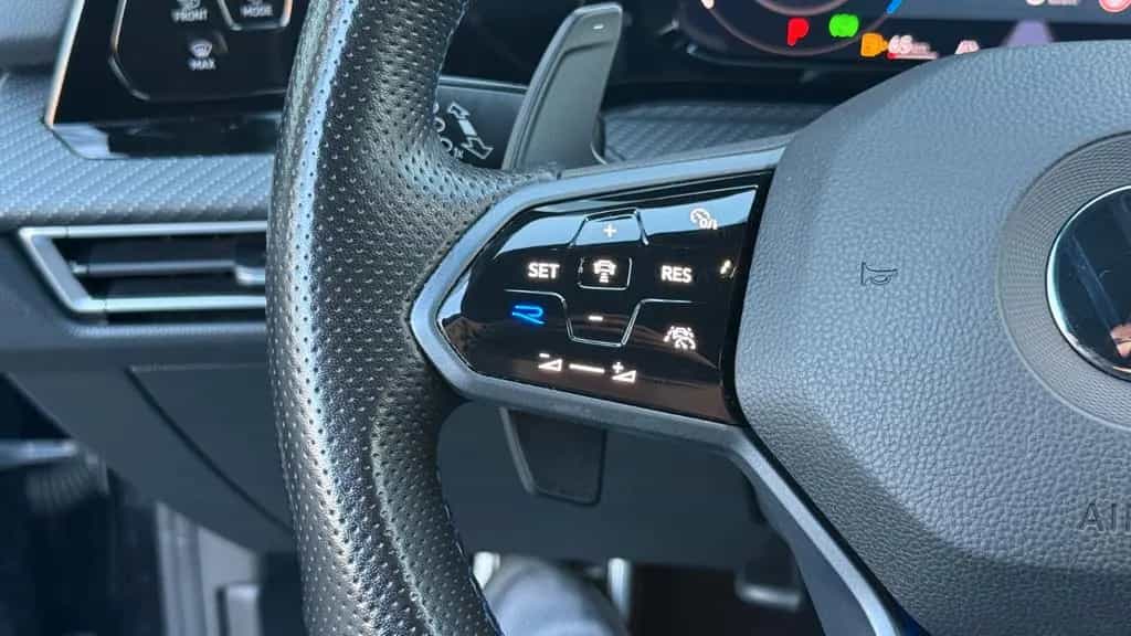 Volkswagen Golf VIII 2.0TSI R 4M LEDER+HUD+IQ-Light+ACC+H&K 08/2022-photo-22