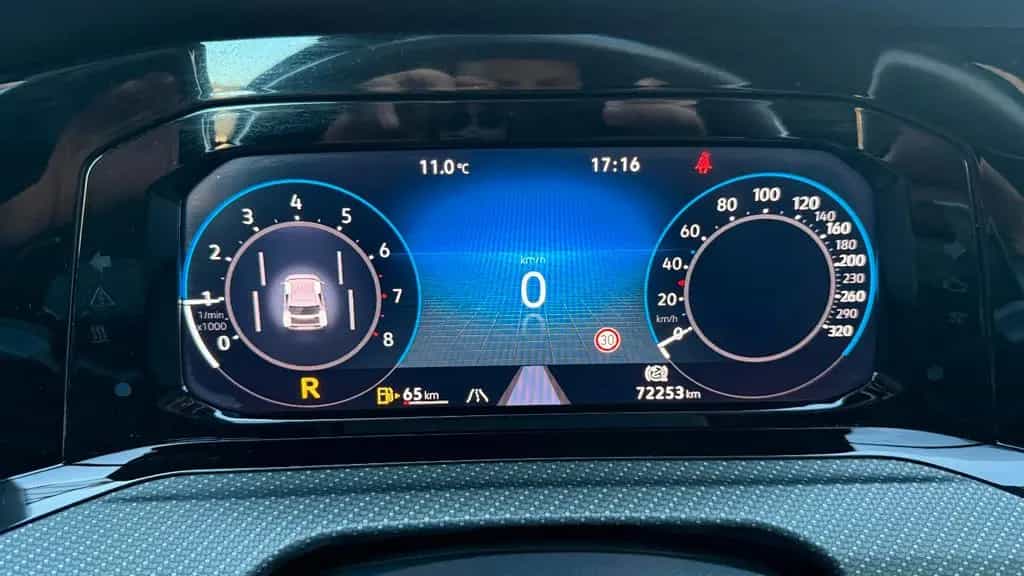 Volkswagen Golf VIII 2.0TSI R 4M LEDER+HUD+IQ-Light+ACC+H&K 08/2022-photo-25