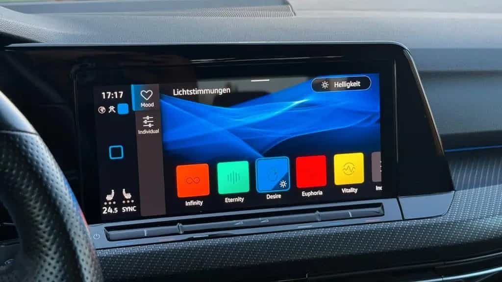 Volkswagen Golf VIII 2.0TSI R 4M LEDER+HUD+IQ-Light+ACC+H&K 08/2022-photo-30